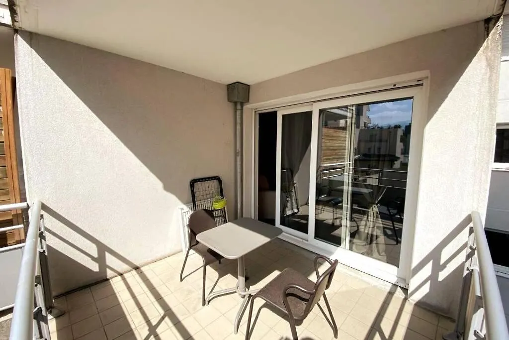 Jeremy T2 Idealement Situethonon Centre Avec Terrasse Et Garage France